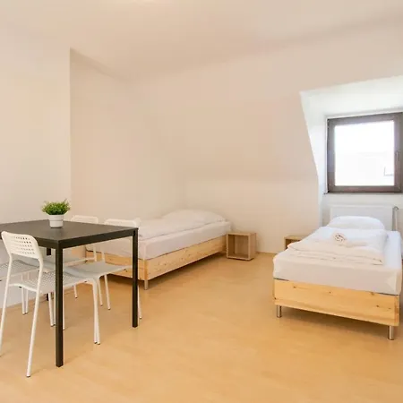 Raj Living - 1 , 2 And 3 Monteur * Duisburg