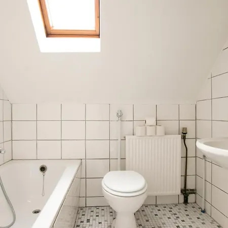 Tolstov - 1 , 2 And 3 Monteur Apartman