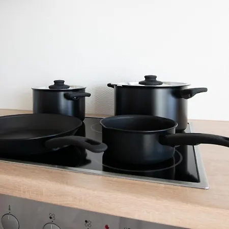 Tolstov - 1 , 2 And 3 Monteur Apartman *