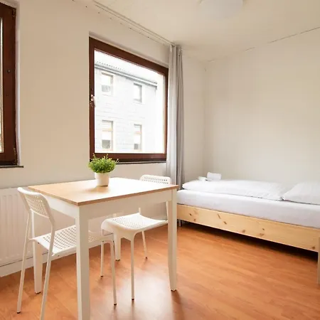 Raj Living - 1 , 2 And 3 Monteur * Duisburg