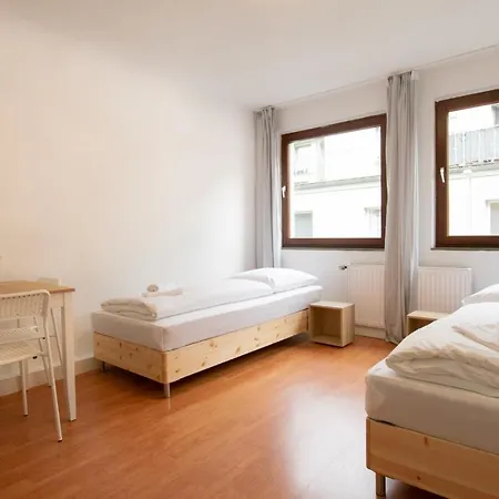 Raj Living - 1 , 2 And 3 Monteur * Duisburg