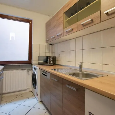 Tolstov - 1 , 2 And 3 Monteur Apartment