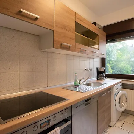 Raj Living - 1 , 2 And 3 Monteur Duisburg