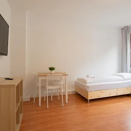 Apartment Raj Living - 1 , 2 And 3 Monteur *