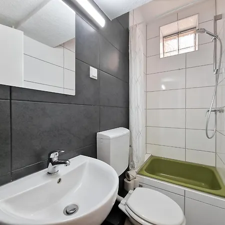 Tolstov - 1 , 2 And 3 Monteur Apartman