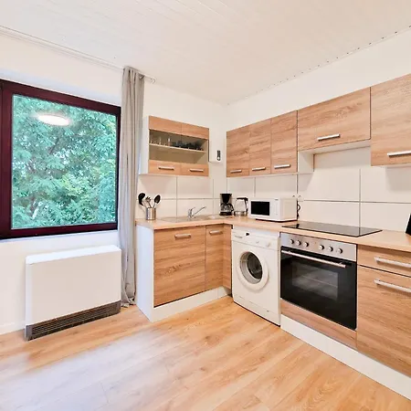 Raj Living - 1 , 2 And 3 Monteur Duisburg