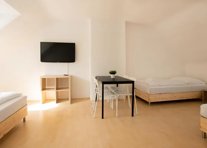 アパート Tolstov - 1 , 2 And 3 Monteur *