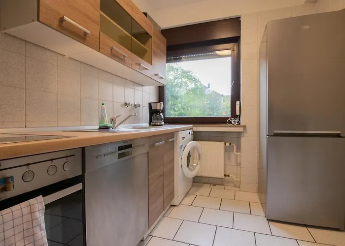 Tolstov - 1 , 2 And 3 Monteur アパート