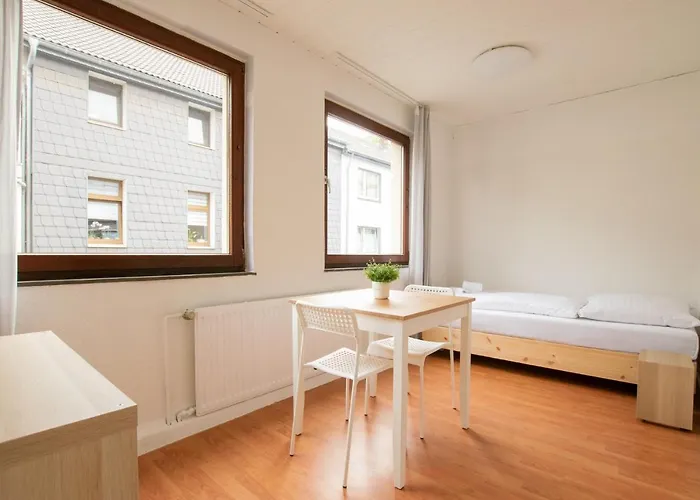 アパート Tolstov - 1 , 2 And 3 Monteur *