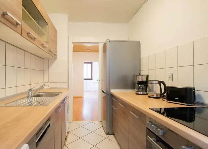 アパート Tolstov - 1 , 2 And 3 Monteur *