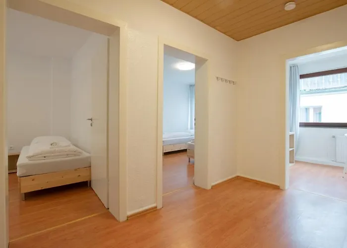 Tolstov - 1 , 2 And 3 Monteur アパート